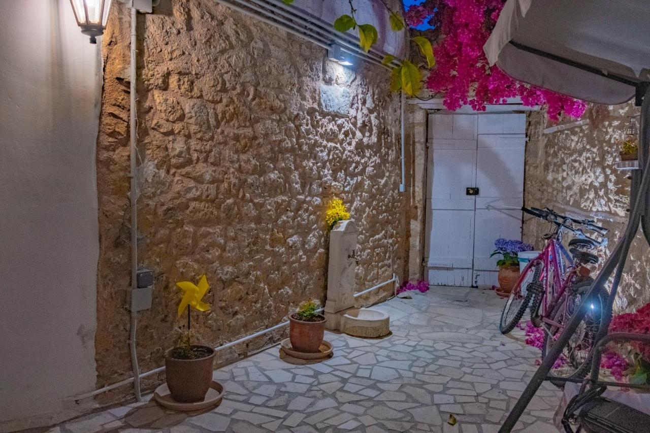 The Venetian Walls 'Central House With Private Courtyard - Charmy & Cheap' Ираклион Экстерьер фото